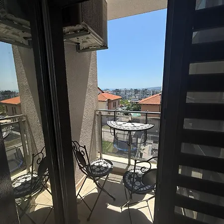 даная 3 Apartment